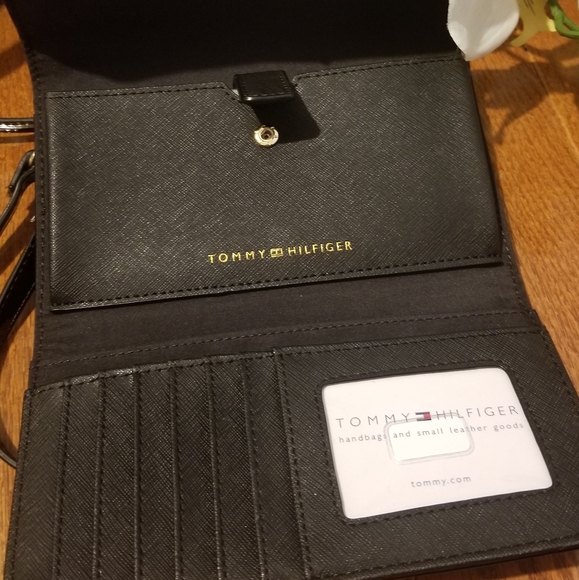 Tommy Hilfiger Black Crossbody and Wallet - Picture 3 of 6